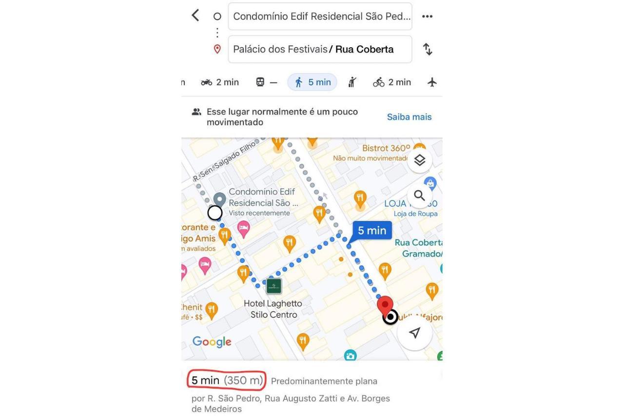 Amplo Apartamento Ao Lado Da Rua Coberta Gramado Exterior foto