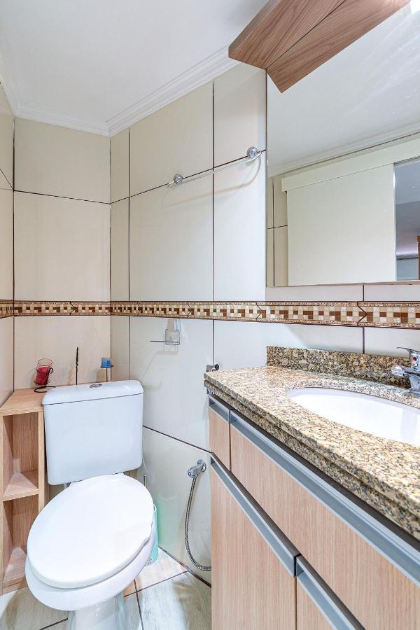 Amplo Apartamento Ao Lado Da Rua Coberta Gramado Exterior foto
